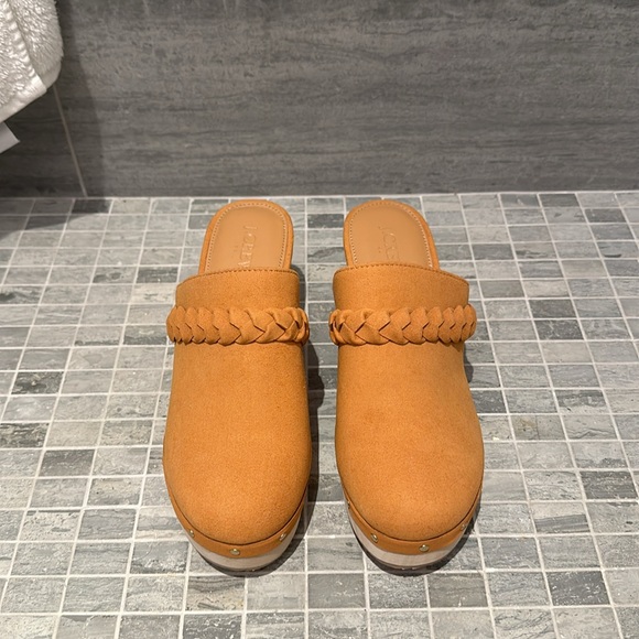 NWT 🏷️ J. Crew Factory suede cognac clogs - Picture 3 of 9